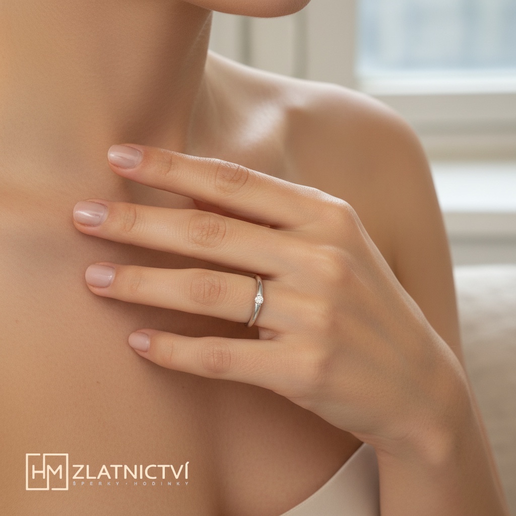 Romantický prsten z bílého zlata se zirkonem 2-3269
